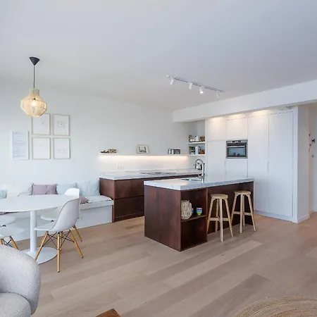 Royal Palace Iv 147 *