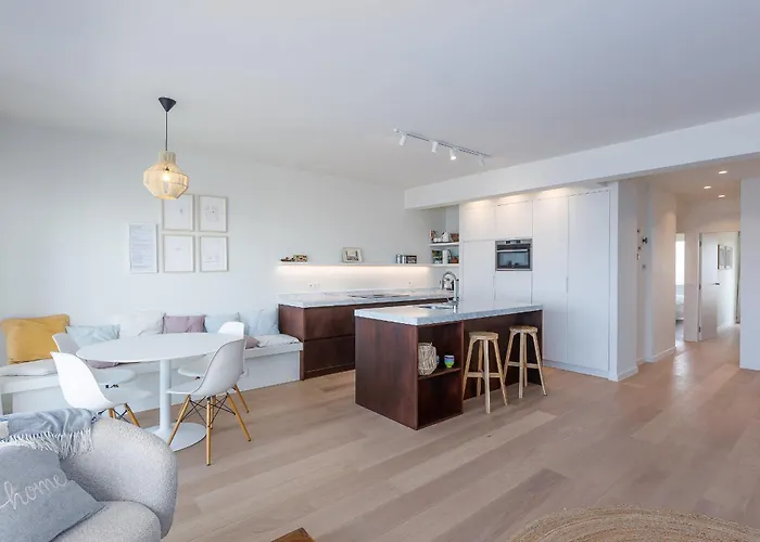 Royal Palace Iv 147 *